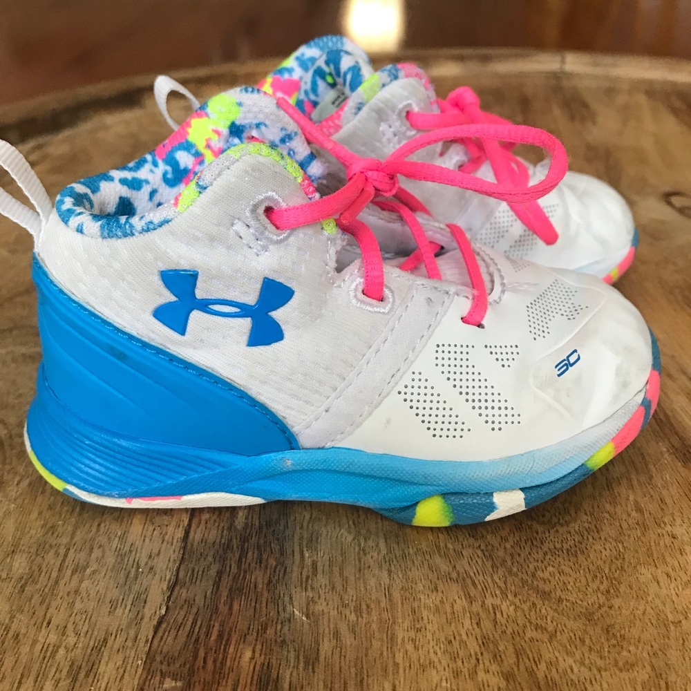 Under Armour toddler girl shoe, size 5